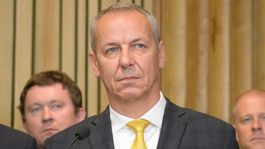 Agresívny chlap terorizoval primátora Banskej Bystrice a jeho rodinu