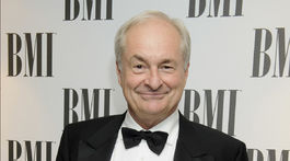 Obvinili ho falošne zo zneužitia detí! Teraz musia slávnemu moderátorovi platiť