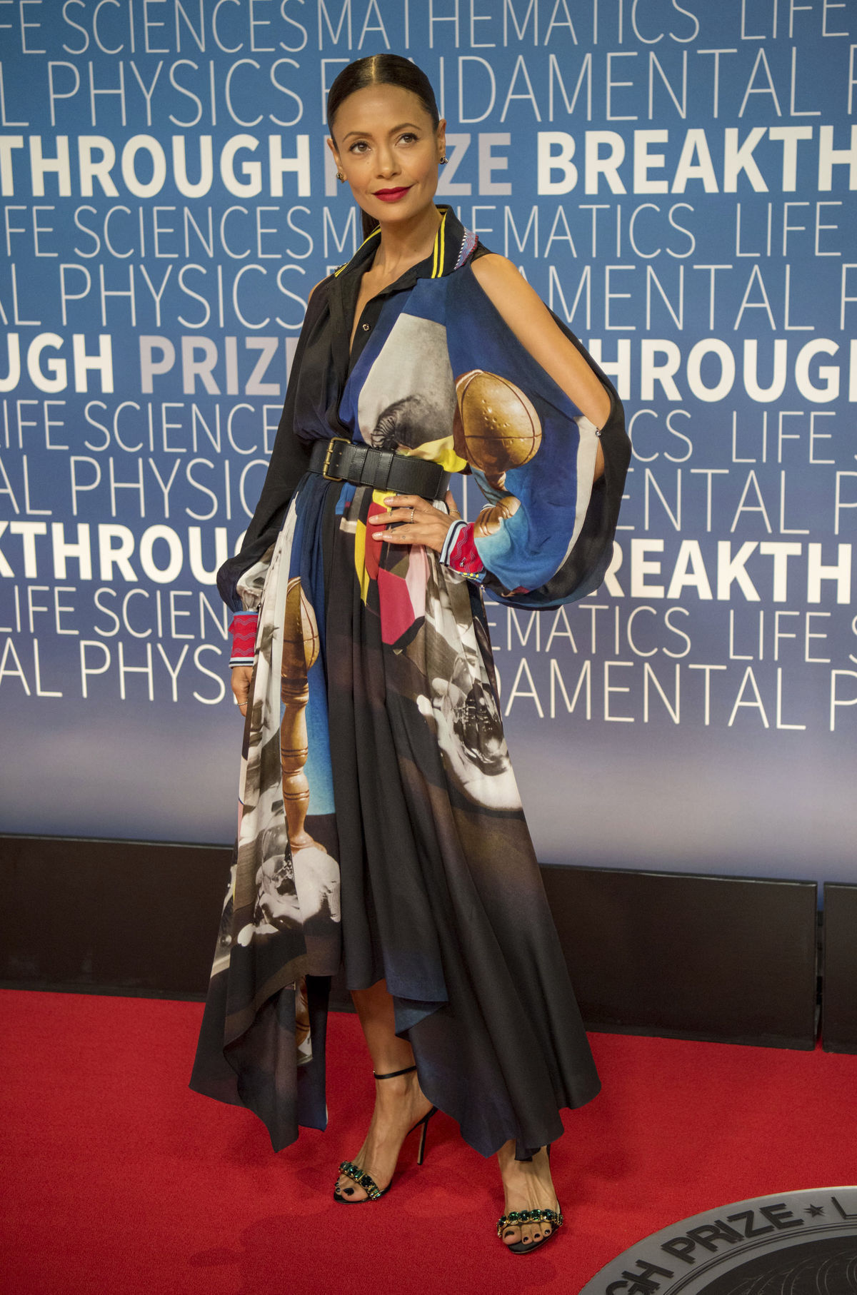 Herečka Thandie Newton v kreácii Schiaparelli.