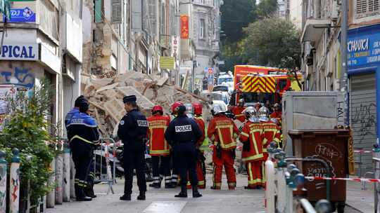 V troskách zrútených domov v Marseille našli ôsmu obeť