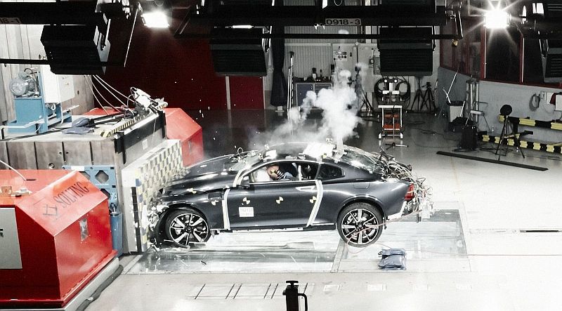 Prvý crashtest so stopercentným prekrytím pri...