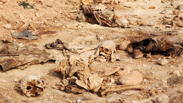 V Iraku sa na území ovládanom IS našlo 200 masových hrobov