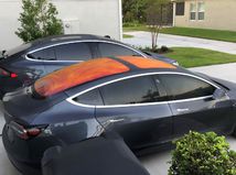 Tesla - oranžová strecha