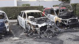 Vo Vrakuni niekto úmyselne zapálil tri autá, škoda je 22 000 eur 