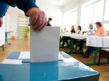 voľby, volebná miestnosť, hlasovací lístok, urna