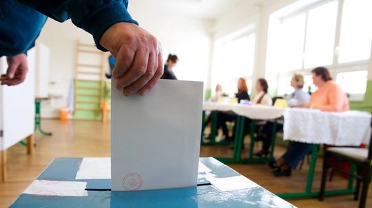 Niektorí voliči v zahraničí dostali chybné zásielky s hlasovacími lístkami