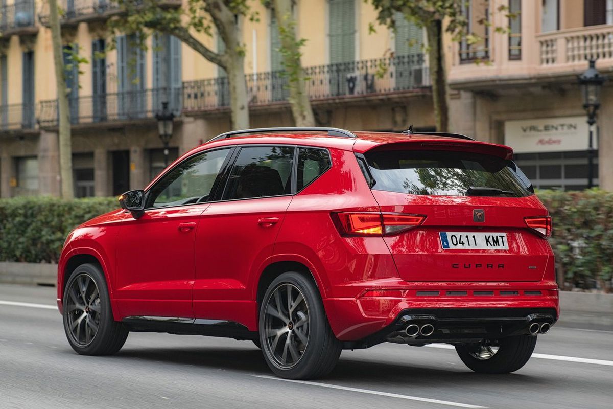 Čierne lesklé dekorácie sa dotkli nielen...