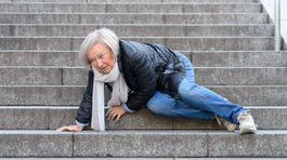 Chráňte si kosti. Aj ľahké pády sú pre seniorov nebezpečné