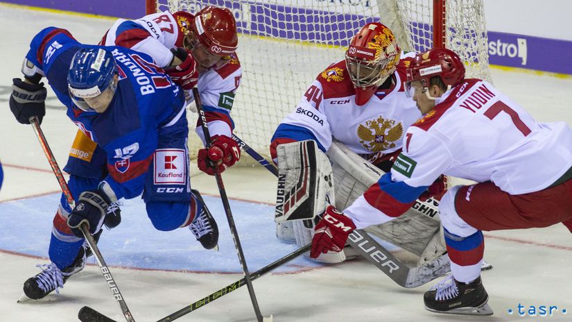  Dávid Bondra pre ruskou bránkou.