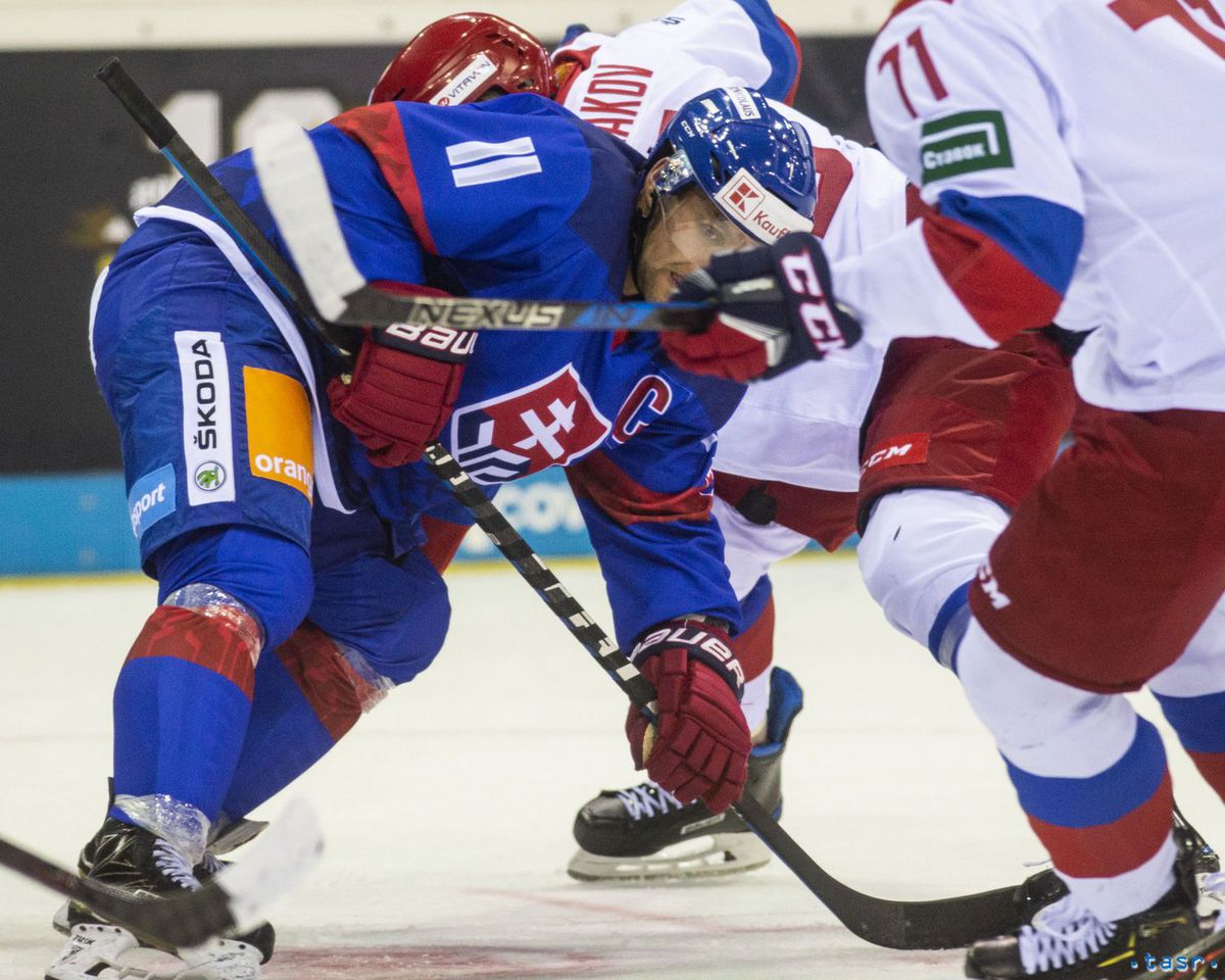 Rastislav Špirko s kapitánskym céčkom v súboji...