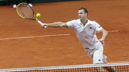 Noha mi brnela, samovoľne skákala. Tenis som nenávidel