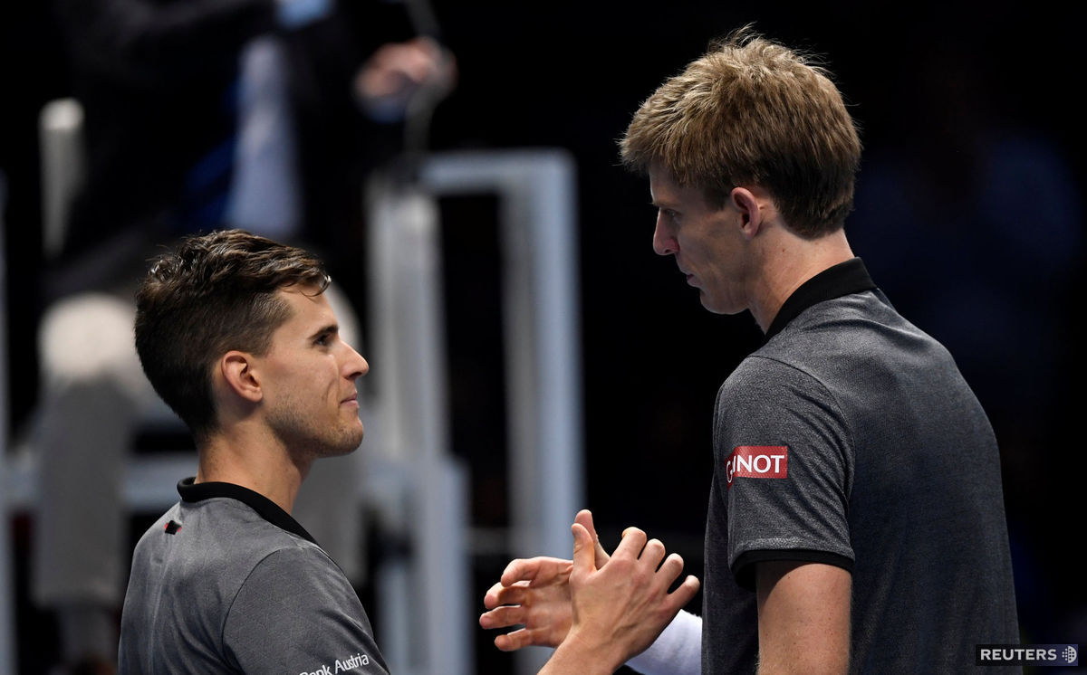 Kevin Anderson (vpravo) a Dominic Thiem po...