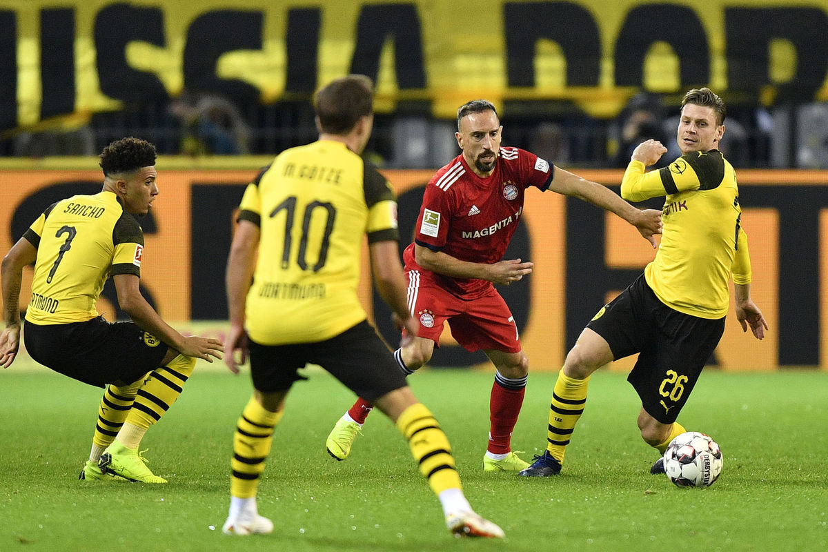 Stredopoliar Bayernu Franck Ribéry medzi hráčmi...