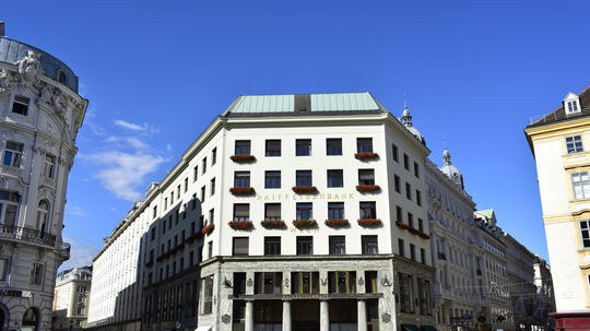 Loosov dom na Michaelerplatz vo Viedni.