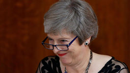 Mayovej plán brexitu čelí tlaku zo všetkých strán