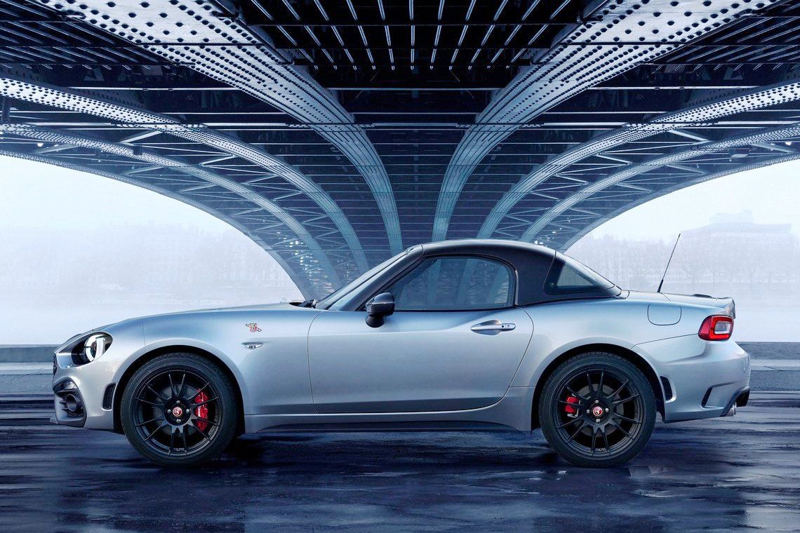 Hlavnou zmenou je hard-top z uhlíkových...