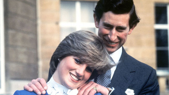 Princ Charles a Lady Diana na fotografii z roku...