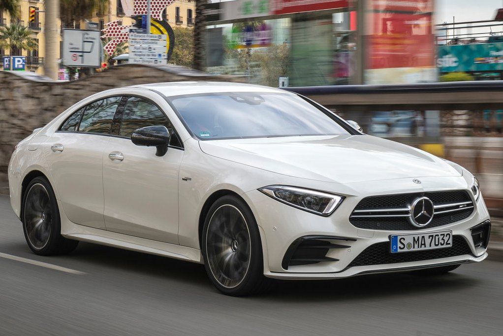 Výkonový potenciál naznačuje CLS 53 AMG...