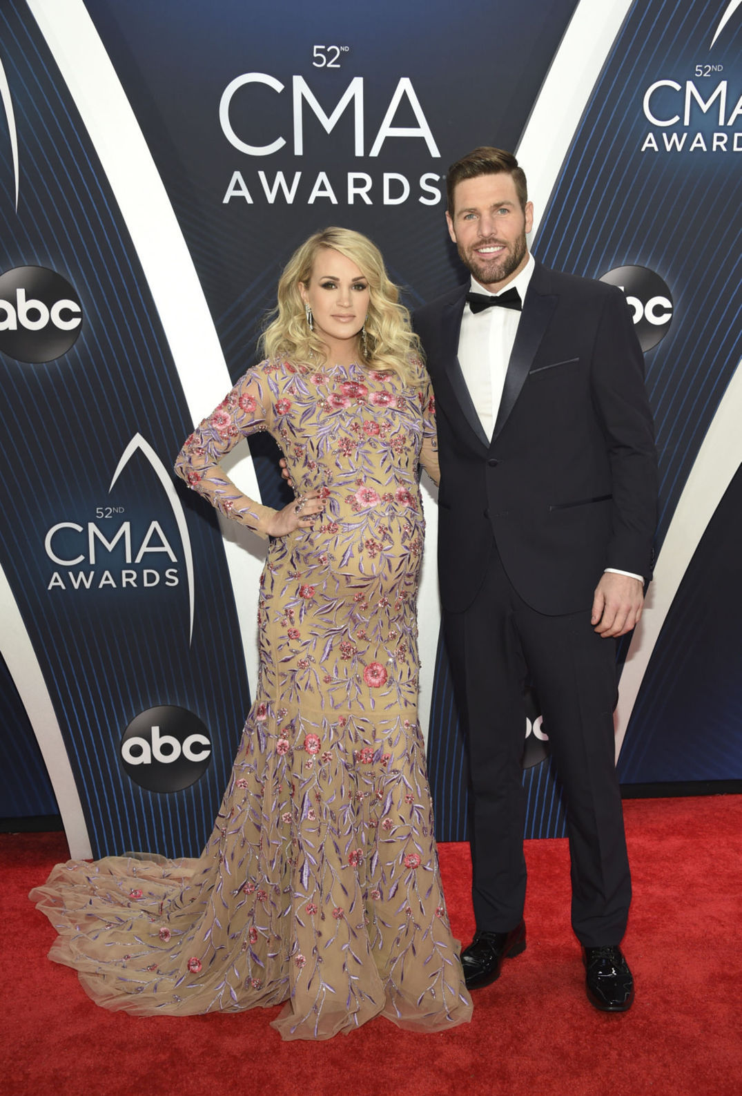 Tehotná speváčka Carrie Underwood a jej manžel...