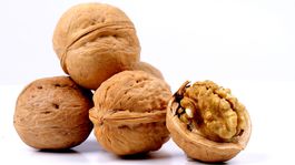 Deti matiek, ktoré jedli v tehotenstve orechy, obstáli v teste lepšie