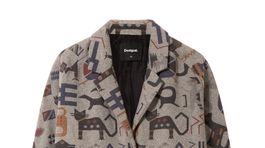 Dámsky vzorovaný kabát Desigual, predáva sa za 249,95 eura. 