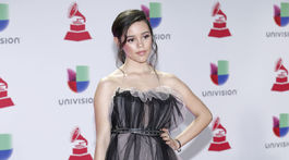 Jenna Ortega prichádza na vyhlásenie cien Latin Grammy Awards. 