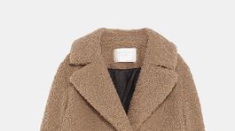 Kabát z falošnej ovčej kožušiny, predáva Zara za 69,95 eura. 