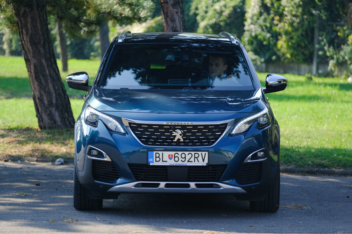 Najväčší Peugeot sa z prednej strany podobá na...