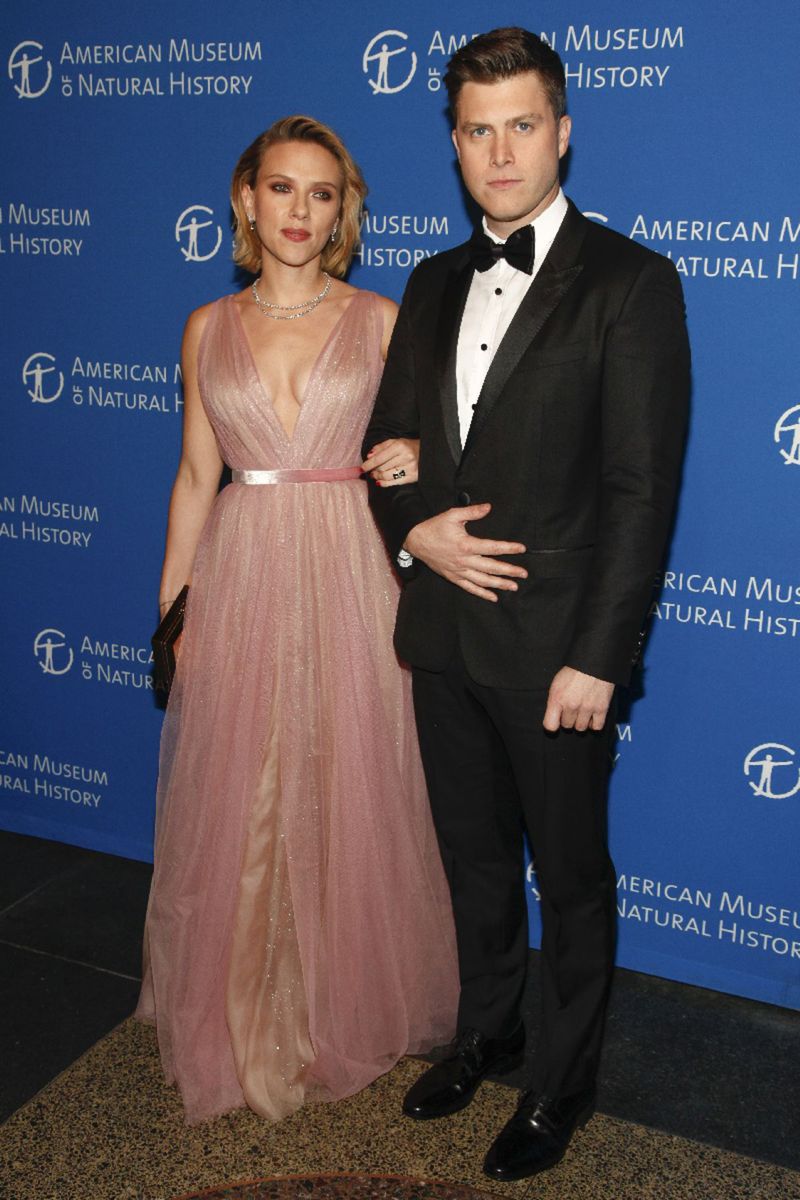 Scarlett Johansson a Colin Jost na gala...
