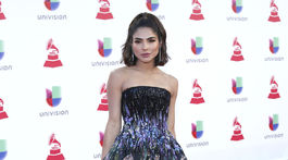 Speváčka Alejandra Espinoza stavila na pompéznu róbu s bálovou sukňou.