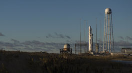 K ISS mieri so zásobami a rôznym materiálom nákladná loď Cygnus