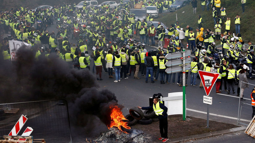 francúzsko, cesta, protest, blokáda, žlté...
