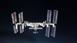 Astronautky NASA sa po historickom výstupe do otvoreného vesmíru vrátili na ISS 