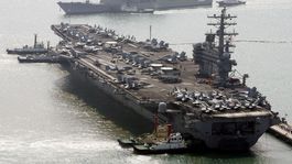 Americká lietadlová loď zakotvila v Hongkongu, Čína protestuje