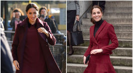 Vojvodkyne Meghan (vľavo) a Kate sa v jeden deň objavili v podobných farbách. 