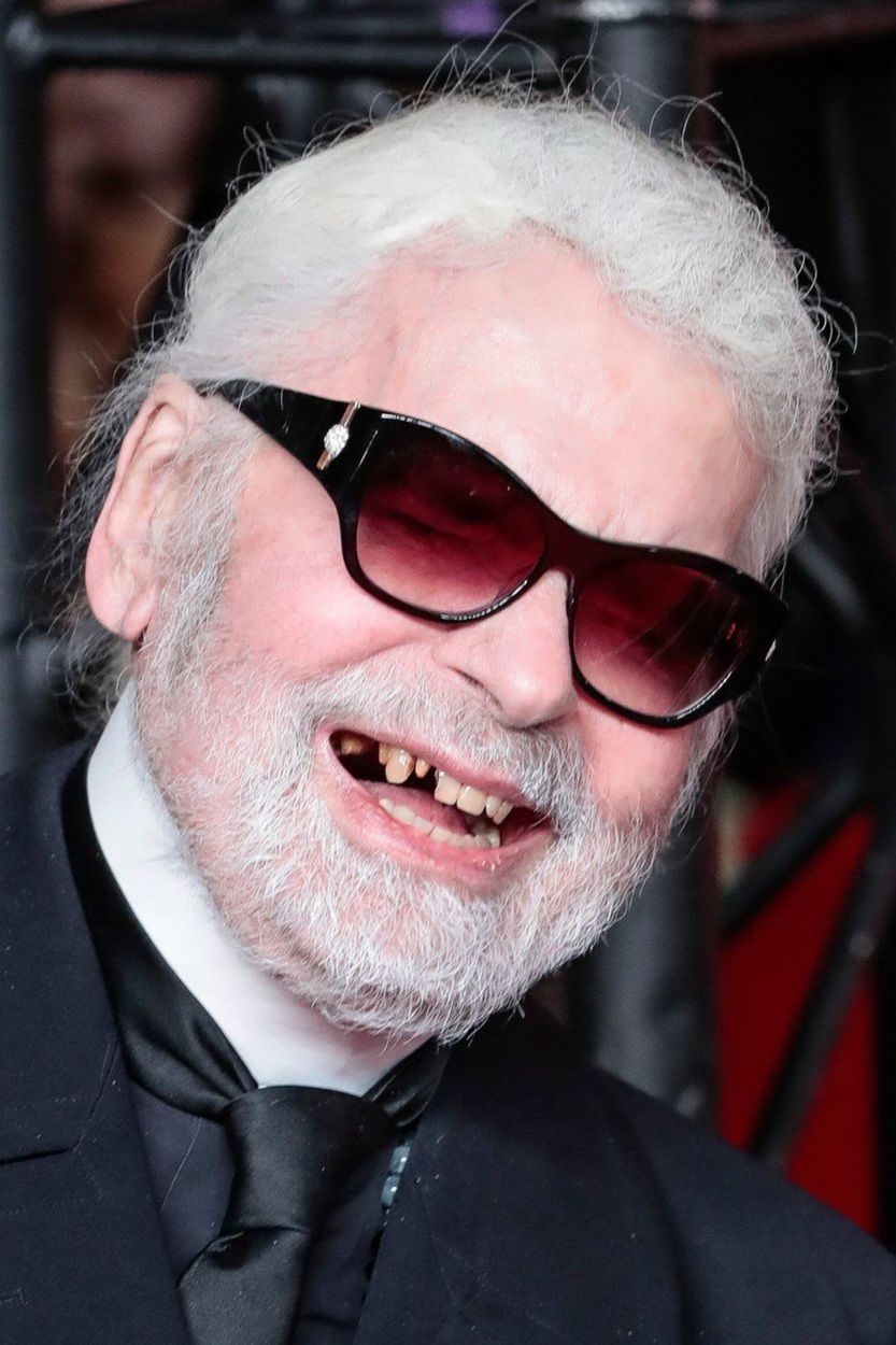 Módny dizajnér Karl Lagerfeld na parížskom...