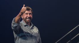 Chuck Norris oslavuje 80! Stále dokáže deliť nulou a rozplače aj cibuľu
