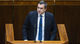 Danko otvoril schôdzu parlamentu. Začala sa potleskom a minútou ticha na pamiatku Gotta
