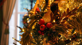 Dekorácie na vianočnom strome v Zelenej miestnosti v Bielom dome. 