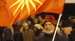 Macedónsky parlament odklepol zmenu názvu krajiny, Tsipras gratuluje