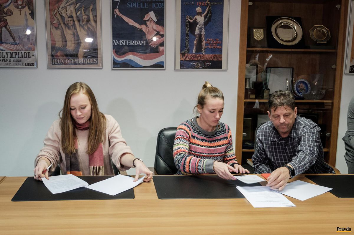 Ivona Fialková, Paulína Fialková a šéf SZB...