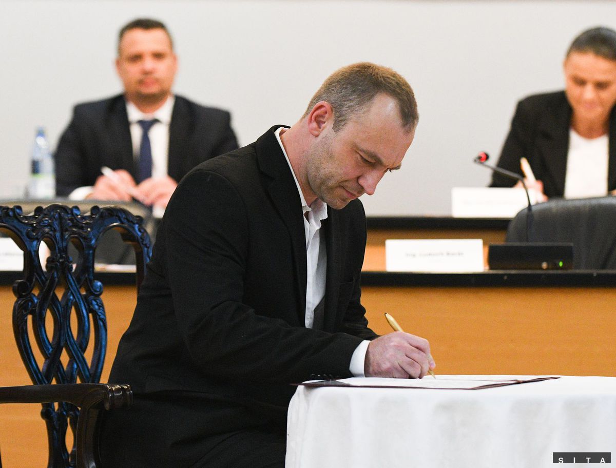 Bývalý hokejista Miroslav Lipovský počas...