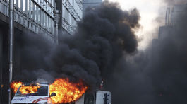 Počas protestov v Bruseli došlo k zrážke s políciou