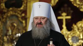 Predstavený Kyjevsko-pečerskej lavry vidí za raziou vo svojom dome Porošenka