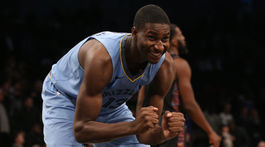 Dráma v dvoch predĺženiach. Tínedžer z Memphisu sa pridal do hviezdnej partie