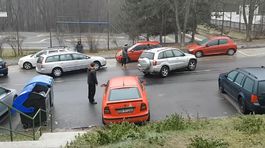 Poľadovica, na akú si nespomínajú ani pamätníci. Šmýkali sa aj cestári