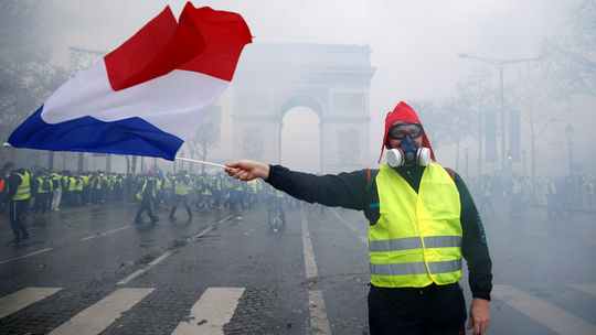 Francúzsko po trinásty raz hlási protesty žltých viest, jeden zranený