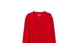 Dámske dlhé šaty v červenej farby H&M Holiday Collection, predávajú sa za 39,99 eura. 