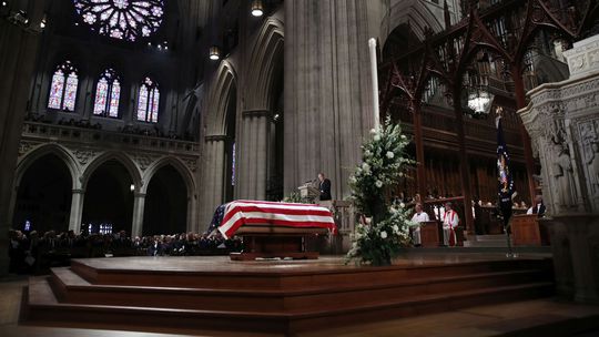 Vo Washingtone sa konal štátny pohreb Georgea Busha staršieho
