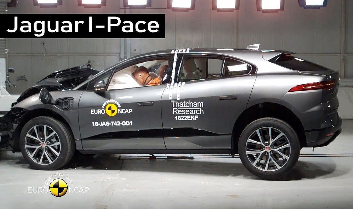 Hviezdou testov je Jaguar I-Pace, ktorý...